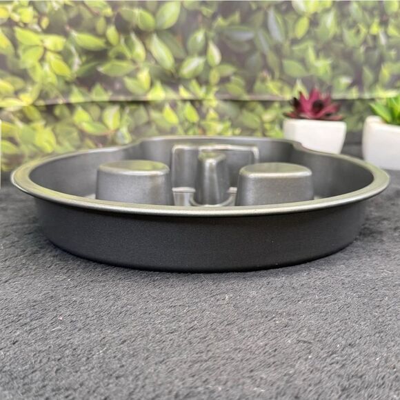 Wilton Skull Cake Pan – Spooky Halloween Bakeware - Picture 12 of 16